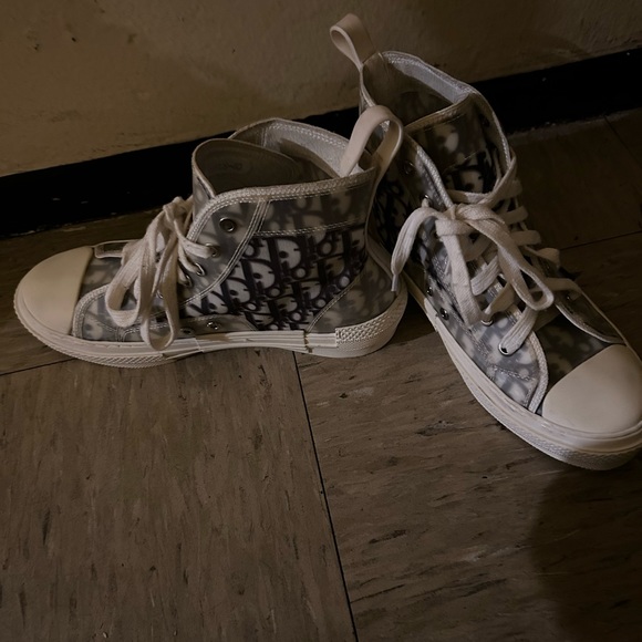 I’ve worn them 3 times I’m not into designer anymore and I need the money. - Picture 1 of 5